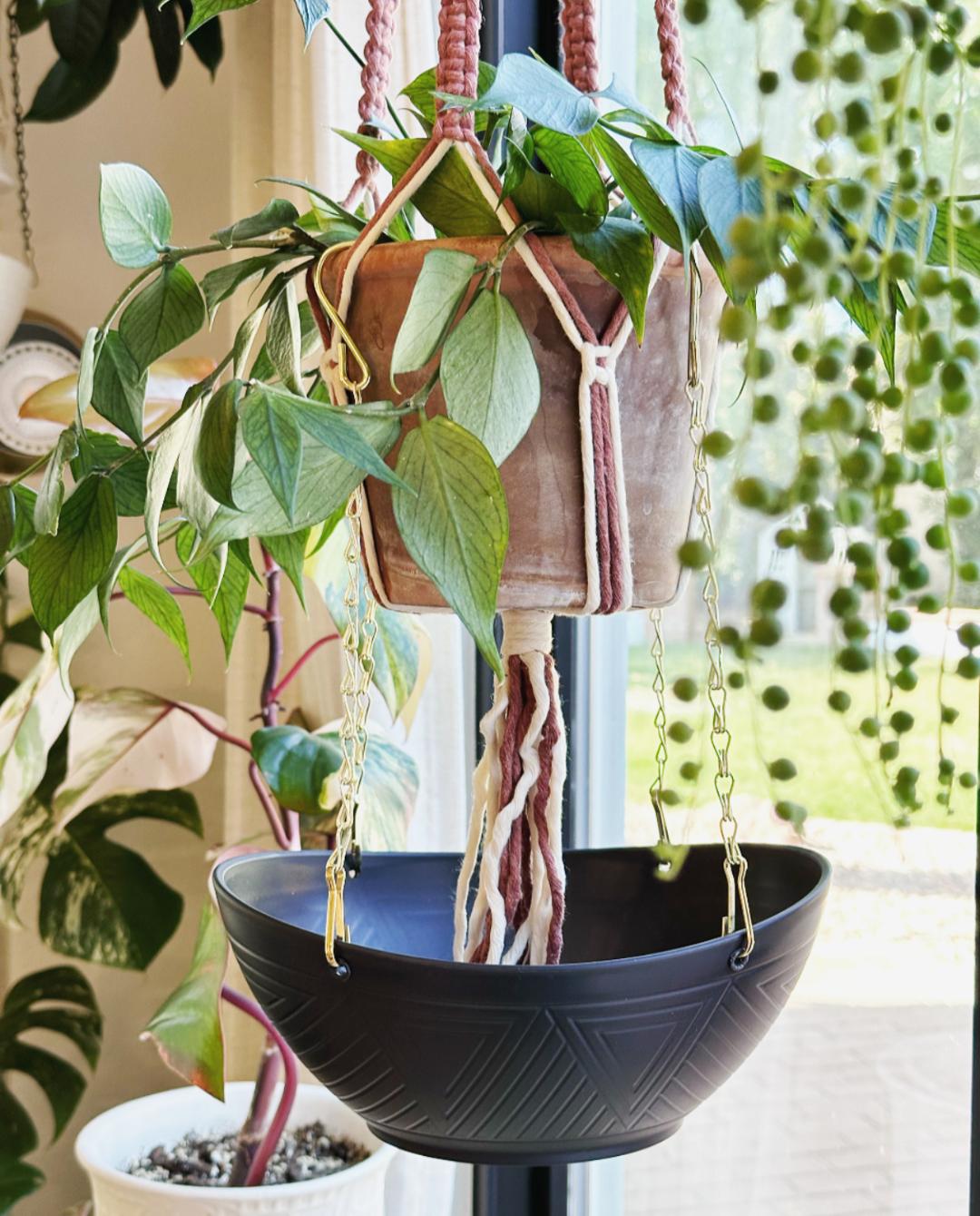 Hanging Catch Tray in Black