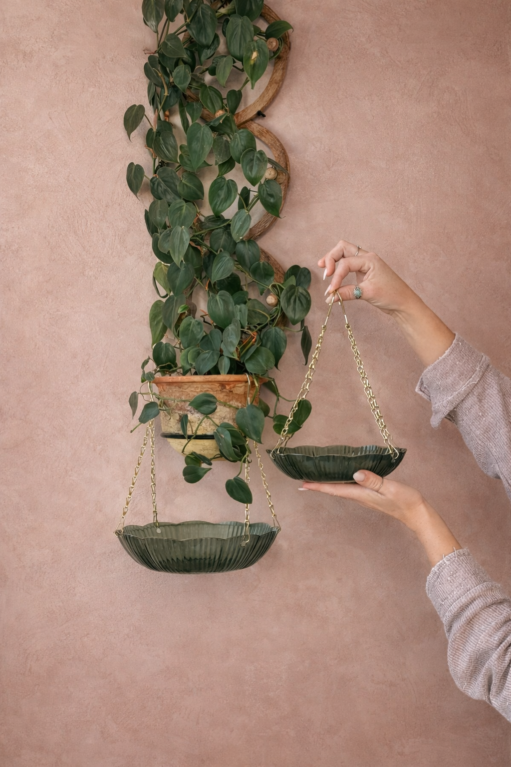 Scalloped Hanging Catch Tray in Jade